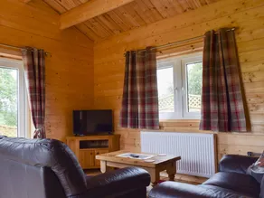Family-oriented cottage with garden & hot tub | Pets allowed - Image 2