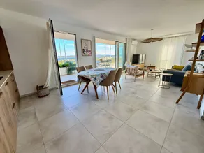 Elegant T2 with terrace in Sète, secure parking - Image 2
