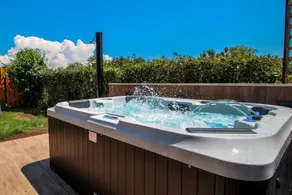 Fully equipped house with garden, terrace & hot tub | Perfect for remote work | Pets allowed - Image 4
