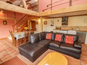 Cottage with garden - Image 3
