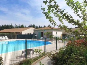 Holiday home with heated pool - Image 2