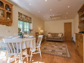 Cottage with garden - Image 2