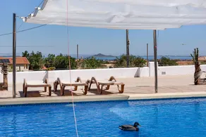 Villa avec terrasse, piscine privée et barbecue | Vue montagne | Parfaite pour le travail à distance - Image 2
