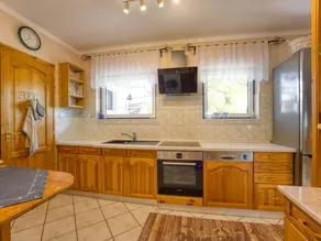Voll ausgestattetes geräumiges Ferienhaus mit Grill, Garten und Terrasse - Image 5