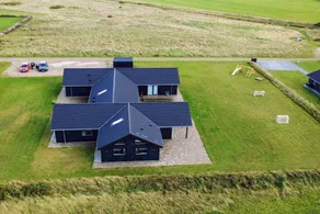 Holiday home with pool, sauna & terrace - Image 4