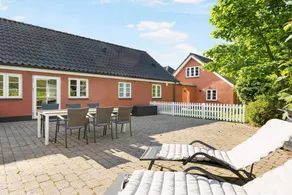 Spacious holiday home with sauna & garden | Pet-friendly - Image 2