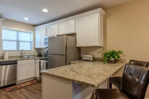 Family-friendly lovely house with terrace, pool & barbeque | Lake view - Image 5