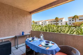 Apartment with pool & terrace - Image 5