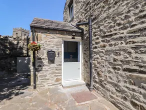 Child-friendly cottage with garden - Image 4