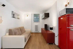 House with garden | Garden view - Image 3
