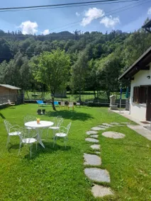 Chalet with garden - Image 3