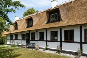 Holiday home with barbecue, garden & terrace | Suitable for remote work - Image 4