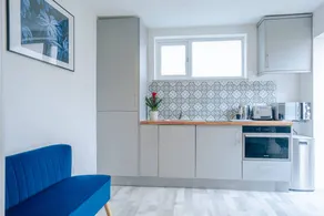 Modern and Cosy Studio with Garden and Parking - Image 3