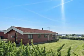 Holiday home with barbeque & terrace - Image 2