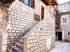 Picturesque House in Kaštela Old Town Near Beach and Local Amenities - Four Bedroom Holiday Home - Image 5