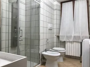 Fully equipped holiday apartment with terrace & garden - Image 3