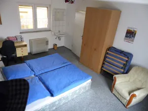 Apartment with terrace - Image 3
