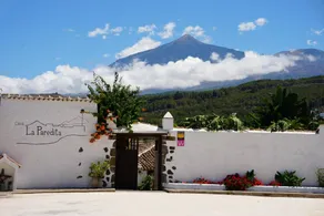 Holiday apartment with barbecue & heated pool | City view - Image 2