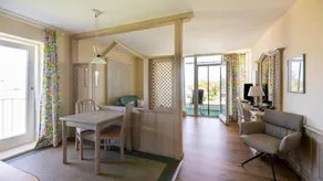 Apartment with pool - Image 5