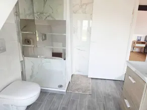 Third-Floor Room with Private Garden and Wi-Fi - Image 4