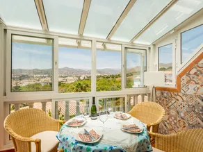 Holiday apartment with garden & pool - Image 5