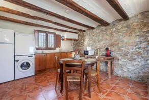 Holiday home with terrace, BBQ & garden - Image 5
