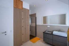 Apartment with terrace - Image 4