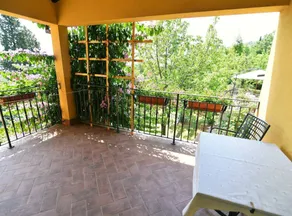 Scenic Retreat Rooms and Family Apartment - Image 2