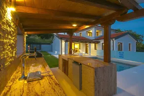Charming villa with hot tub, private pool & garden - Image 3