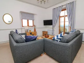 Children-friendly wonderful cottage with terrace & garden | Beach view - Image 4