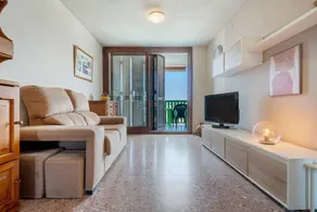 Apartamento con terraza, internet de alta velocidad y barbacoa | Vistas al mar | Al lado de la playa - Image 4