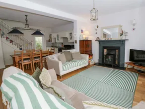 Cottage with terrace & garden - Image 5