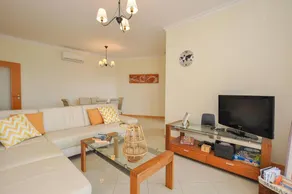 Appartement avec terrasse et piscine | Vue piscine - Image 3