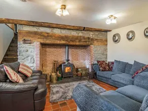 Cottage with BBQ, terrace & garden - Image 5