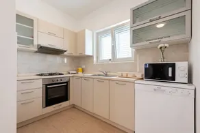 Flat with pool - Image 3
