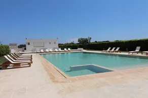 Appartement avec barbecue, jardin et piscine | Vue jardin - Image 2