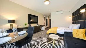 Apartment with terrace - Image 3