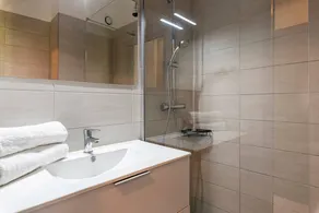 Apartment with pool & terrace - Image 4