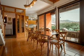 Casa adatta alle famiglie con internet veloce, terrazza e giardino | Vista sul giardino | Ideale per lavorare da remoto - Image 5