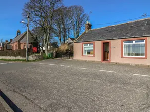 Cottage with garden - Image 2