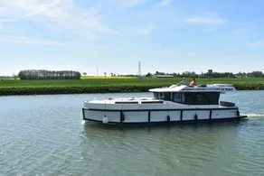 Boat with garden, barbeque & terrace - Image 2