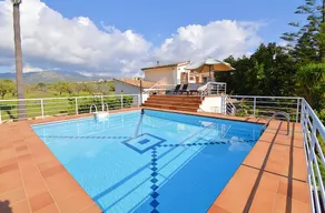 Fully equipped lovely house with barbecue, terrace & private pool - Image 2