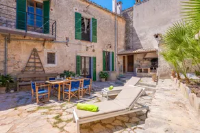 Fully equipped villa with terrace, private pool & barbeque - Image 4