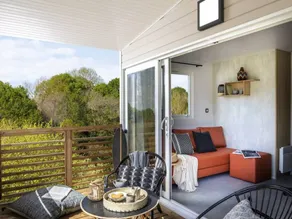Mobile home with pool - Image 3