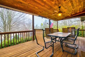 Crawdad Corner: Charming Cottage in Linville Land Harbor - Pool and Tennis Access! - Image 2
