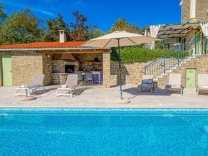 Fully equipped house with terrace, garden & private pool | Pets allowed - Image 5
