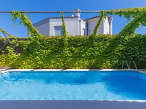 Apartamento vacacional con barbacoa, piscina y terraza | Vistas al mar - Image 2