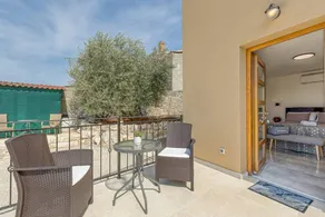 Private room with garden & terrace - Image 3