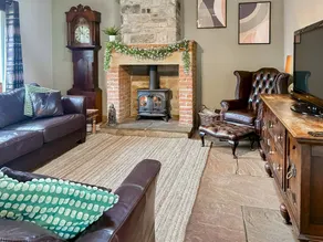 Family-oriented cottage with terrace & garden | Pet-friendly - Image 3