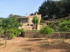 Chalet with terrace, garden & private pool - Image 2